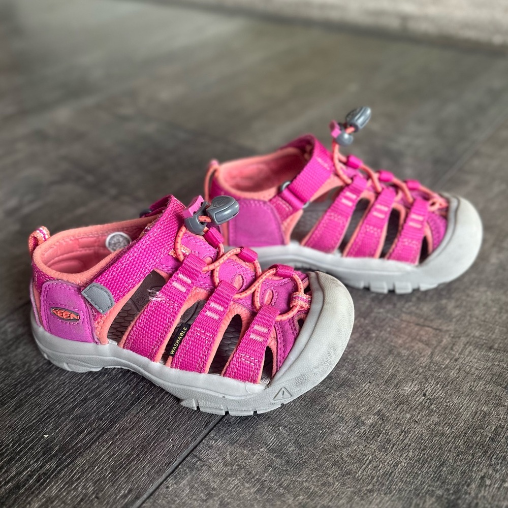 KEEN Kids' Newport H2 Closed Toe Water Sandal Very Berry/Fusion Coral